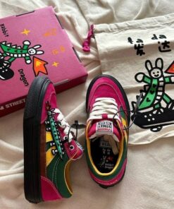Cute Online Clothing Stores, Dr Shoes, Trendy Shoes Sneakers, Mode Zara, Pretty Sneakers, Pretty Shoes Sneakers, Shoes Outfit Fashion