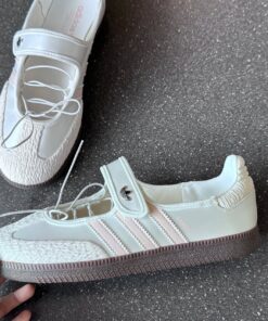 Adidas Shoes Cute, Exercise Shoes Aesthetic, Sneaker Flats, Adidas Samba Jane, Adidas Ballerina Shoes, Lace Sambas, Adidas Ballet Shoes