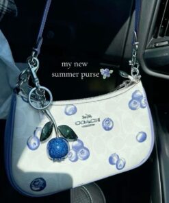 Bags Designer Aesthetic, Cute Floral Handbag Design, Luxury Floral Handbags, Coach Flower Shaped Bag, Aesthetic Coach Bag