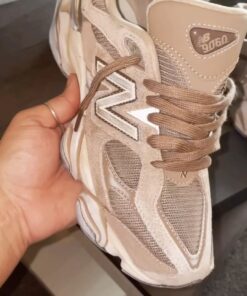 Tenis New Balance Mujer, Dr Shoes, Trendy Shoes Sneakers, Kicks Shoes, Pretty Sneakers, Pretty Shoes Sneakers, Shoes Outfit Fashion