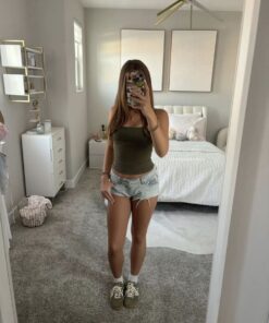 What To Wear With Light Denim Shorts, Light Washed Shorts Outfit, Cute Outfits With Tank Tops, Basic Outfit Inspo Summer
