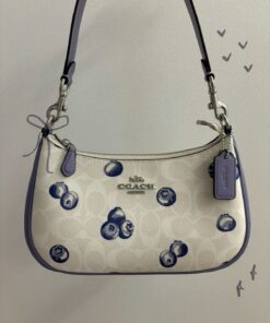 Classy Purses, Trendy Purses, Charmmy Kitty, My Style Bags, Luxury Bags Collection, Cute Handbags, Girly Bags, Fancy Bags