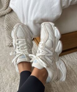 Fashion New Balance Sneakers, New Balance Trendy Shoes 2025, New Balance 9060 Inspo, Trendy Shoes Girls, Trending Gym Shoes