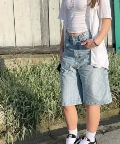 Not Too Revealing Summer Outfits, Jorts And Top, Jorts Outfit Woman, Jorts Women Outfit, Style With Jorts, Jorts Girl Outfit