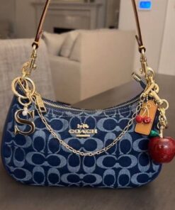 Purses With Outfits, Bags Accessories, Cute Designer Bags, Cute Purses Aesthetic, Handbag Aesthetic, Vibtage Handbags