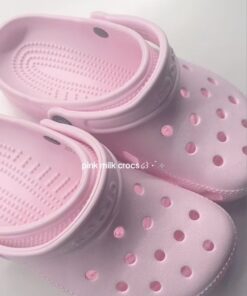 Cute Crocs Aesthetic, Pink Stuff To Buy, Pink Shoes Aesthetic, Milky Aesthetic, Pink Items, Cute Crocs, Cute Pink Crocs
