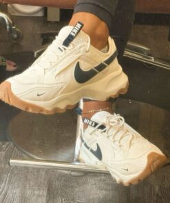 Basket Style, Casual Shoes Women Sneakers, Shoes Outfit Fashion, Nike Schuhe, Cute Sneakers, Sneakers Femme, Shoe Inspo