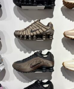 Shoes To Have In Your Wardrobe, Nike Shox Shoes Outfit, Nike Shox Vintage, Goth Shoe Collection, Nike Shox Athletic Style, Nike Shox 2000s