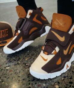 Futuristic Shoes, Casual Shoes Women Sneakers, Nike Shoes Women Fashion, Nike Fashion Shoes, Shoes Sneakers Jordans, Kicks Shoes, Pretty Shoes Sneakers
