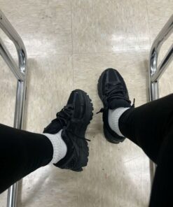 Trendy Shoes Sneakers, Black Shoes Outfit, All Black Shoes, Nike Shoes Girls, Kicks Shoes, Outfits Hombre, Pretty Sneakers, Pretty Shoes Sneakers