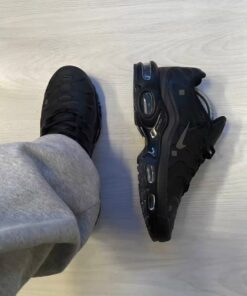 Tn Shoes Outfit, Black Shoes For Guys, Black Shoes Men Streetwear, Black Nike Streetwear Shoes, Cheap Black Sneakers For Streetwear, Tns Shoes