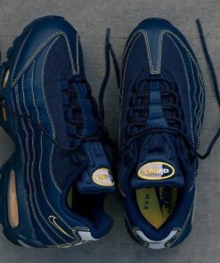 Inspi Shoes, Blue Sneakers New Balance, Nike Blue Shoes, Best Shoes, Air Max 95 Sneaker Style, Air Max 95 Michigan, Air Max 95 Aesthetic