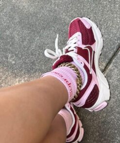 Female Sneakers, Female Nike Sneakers, Sneakers Fashion Nike, Sneakers New Balance Women, Women Shoes Collection Aesthetic