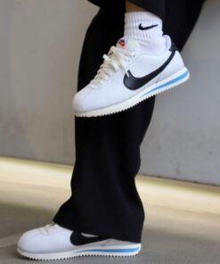 How To Style Cortez Shoes, Nike Cortez Sneakers For Men, Nike Cortez Shoes Outfit, Nike Cortez Laces, Nike Classic Cortez Outfit, Nike Cortez On Foot