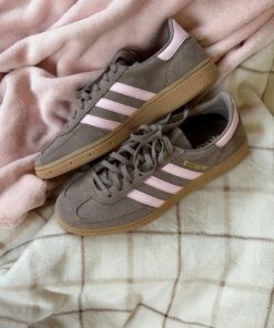 Shoes That I Want, Spring Shoes For Women, Special Shoes, Aesthetic Shoes Sneakers, Clean Girl Shoes Aesthetic, It Girl Shoes
