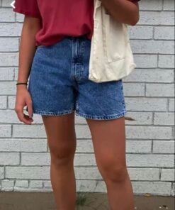 Long Loose Denim Shorts, 90s Dad Shorts, 90s Style Shorts, Casual Summer Sneaker Outfits, 90s Style Jean Shorts
