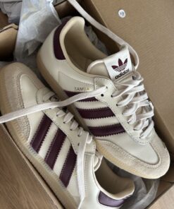 Adidas Schuhe, Shoes Outfit Fashion, Sneakers Femme, Aesthetic Shoes, Shoe Inspo, Swag Shoes, Stockholm Fashion, Everyday Shoes, Dream Shoes