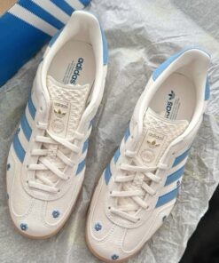 Samba Cute, Pretty Sambas, Costal Granddaughter Shoes, Cute Samba Shoes, Cute Adidas Spezials, Light Colored Sambas