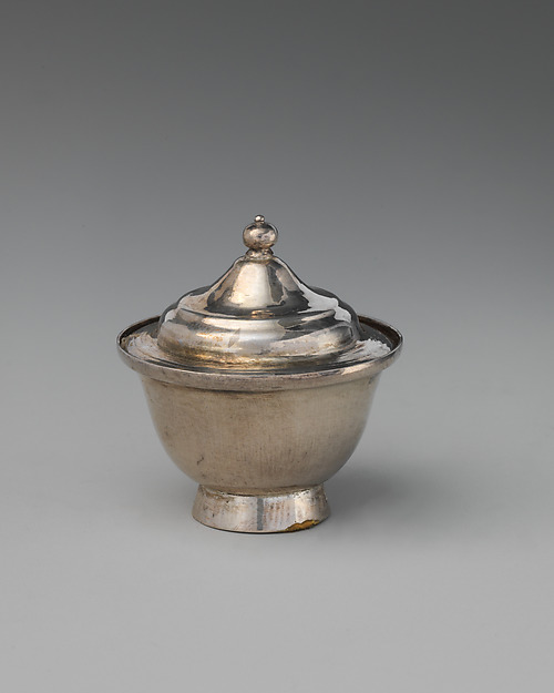Miniature sugar bowl with cover