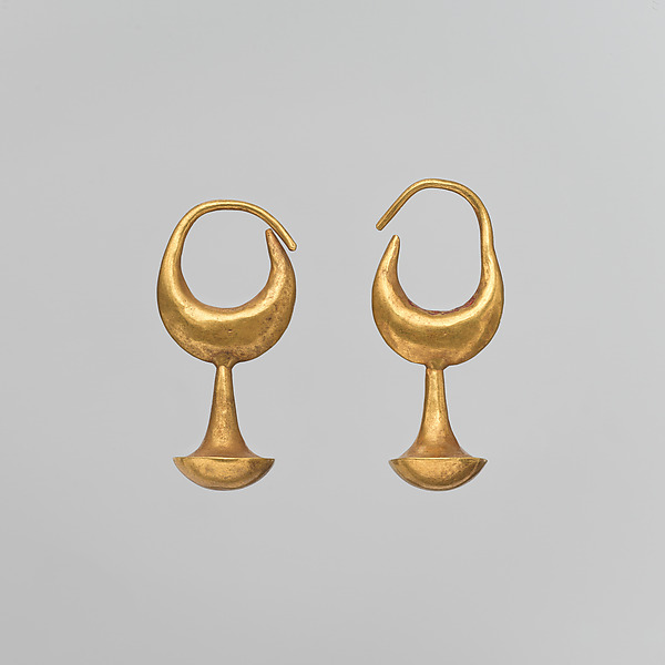 Gold earring