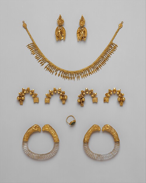 Two pairs of gold fibulae of Macedonian type