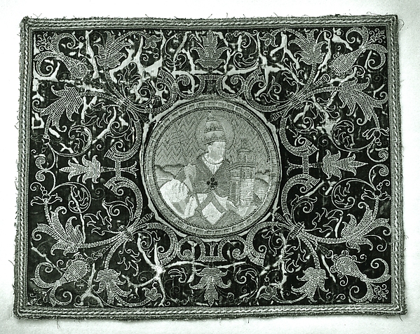 Roundel appliquéd to rectangular panel