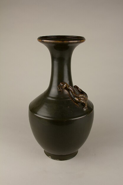Vase with a coiling dragon