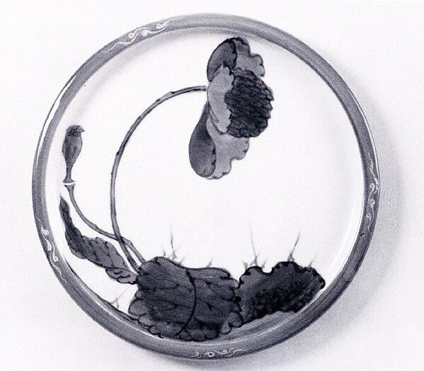 Plate with decoration of a poppy
