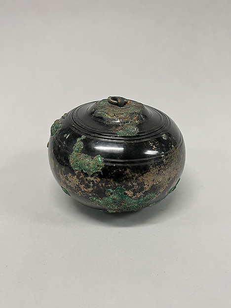 Bowl with Removable, Stopped Lid