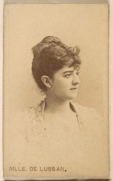 Mlle. De Lussan, from the Actresses series (N246), Type 1, issued by Kinney Brothers to promote Sporting Extra Cigarettes