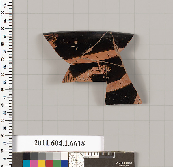 Terracotta rim fragment of a kylix (drinking cup)