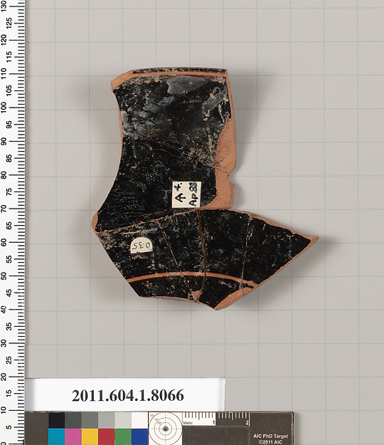 Terracotta rim fragment of a kylix (drinking cup)