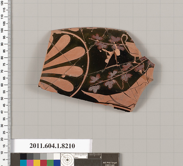 Terracotta rim fragment of a kylix (drinking cup)