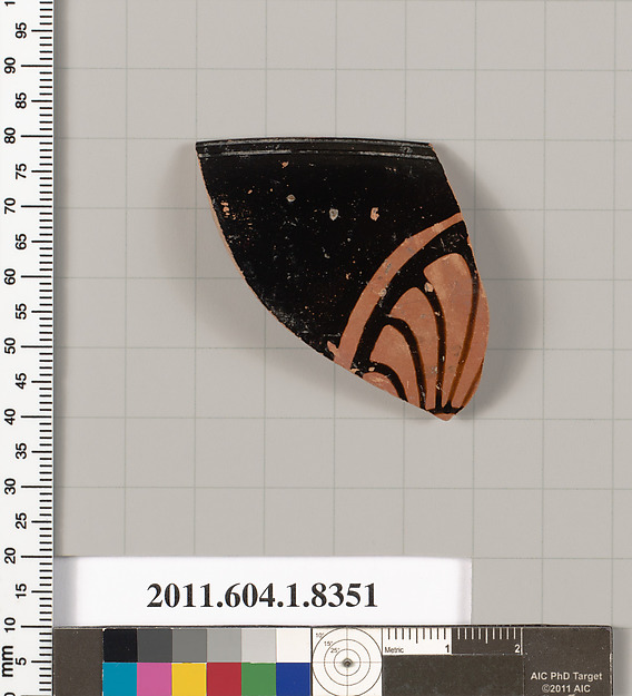 Terracotta rim fragment of a kylix (drinking cup)