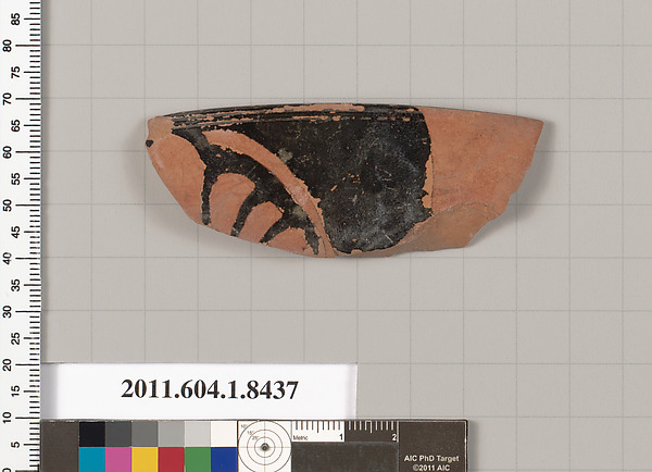 Terracotta rim fragment of a kylix (drinking cup)