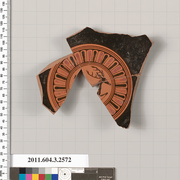 Terracotta fragment of a Little Master cup (drinking cup)