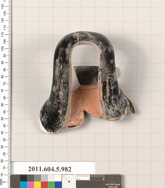 Terracotta rim fragment of a kylix (drinking cup)
