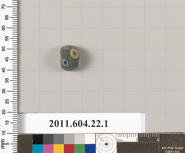 Glass eye bead