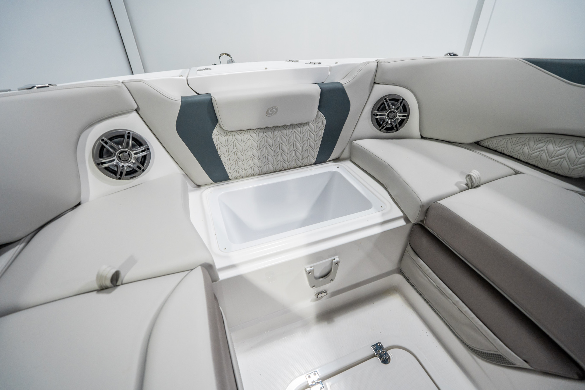 New 2026 Hurricane SunDeck 2600 OB, 33415 West Palm Beach - Boat