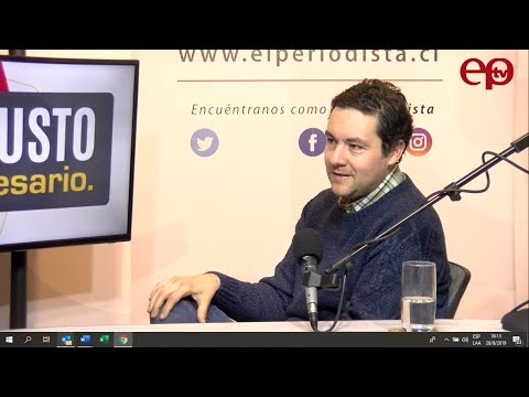 "En Chile ser poeta es un título de nobleza y no me lo merezco"