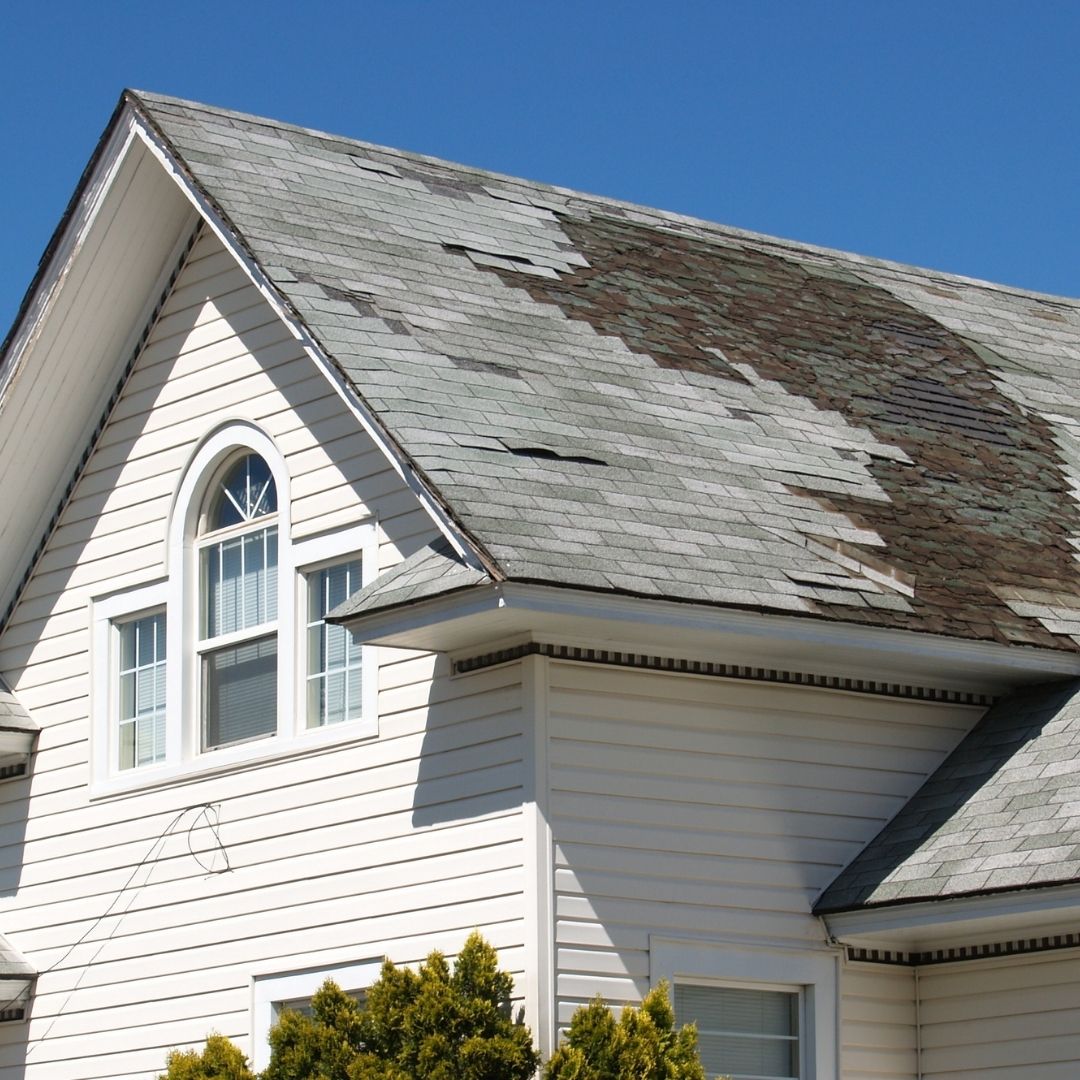 Can strong winds loosen roof shingles?