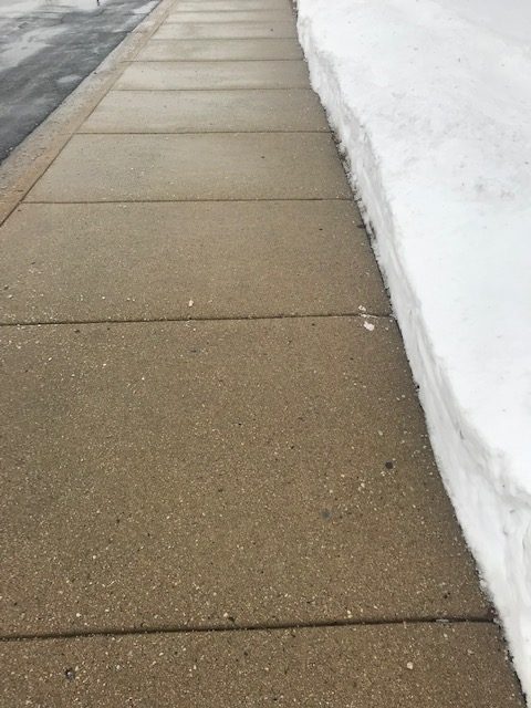 Sidewalk snow removal services in Chicago