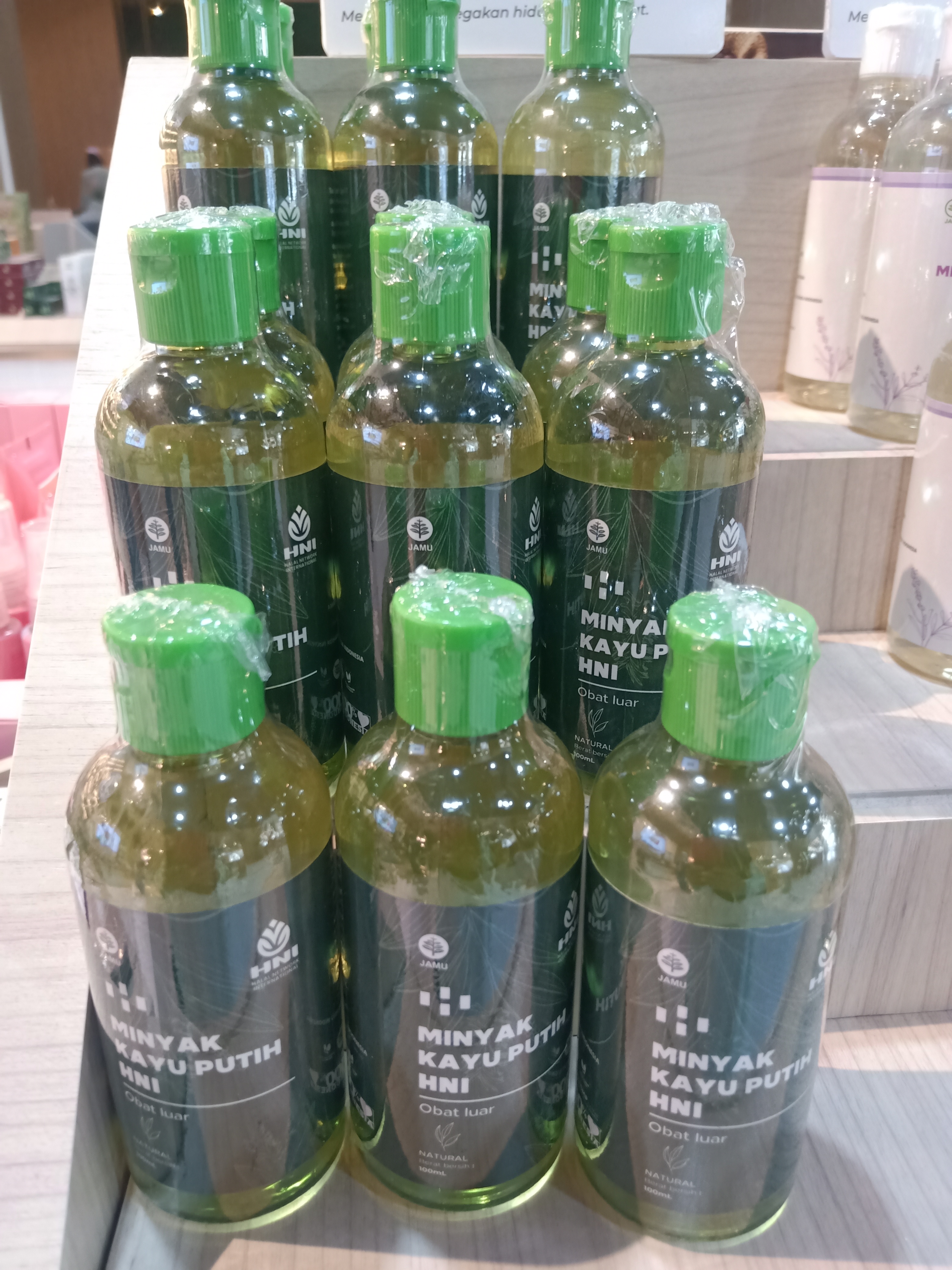 Minyak Kayu Putih 100ml. Halal 100%.