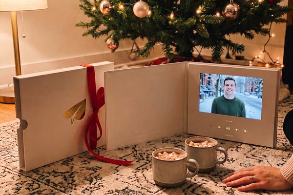 Christmas Gifts for Fiance: 18 Ideas for Your First Christmas Engaged