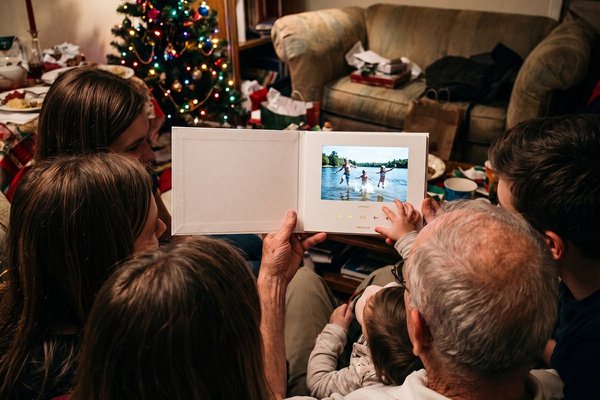 Christmas Slideshow Ideas: Turn the Year's Photos and Clips Into a Family Movie