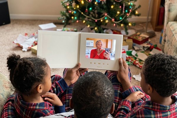 Christmas Wishes for Family: Messages for Cards, Texts and Video