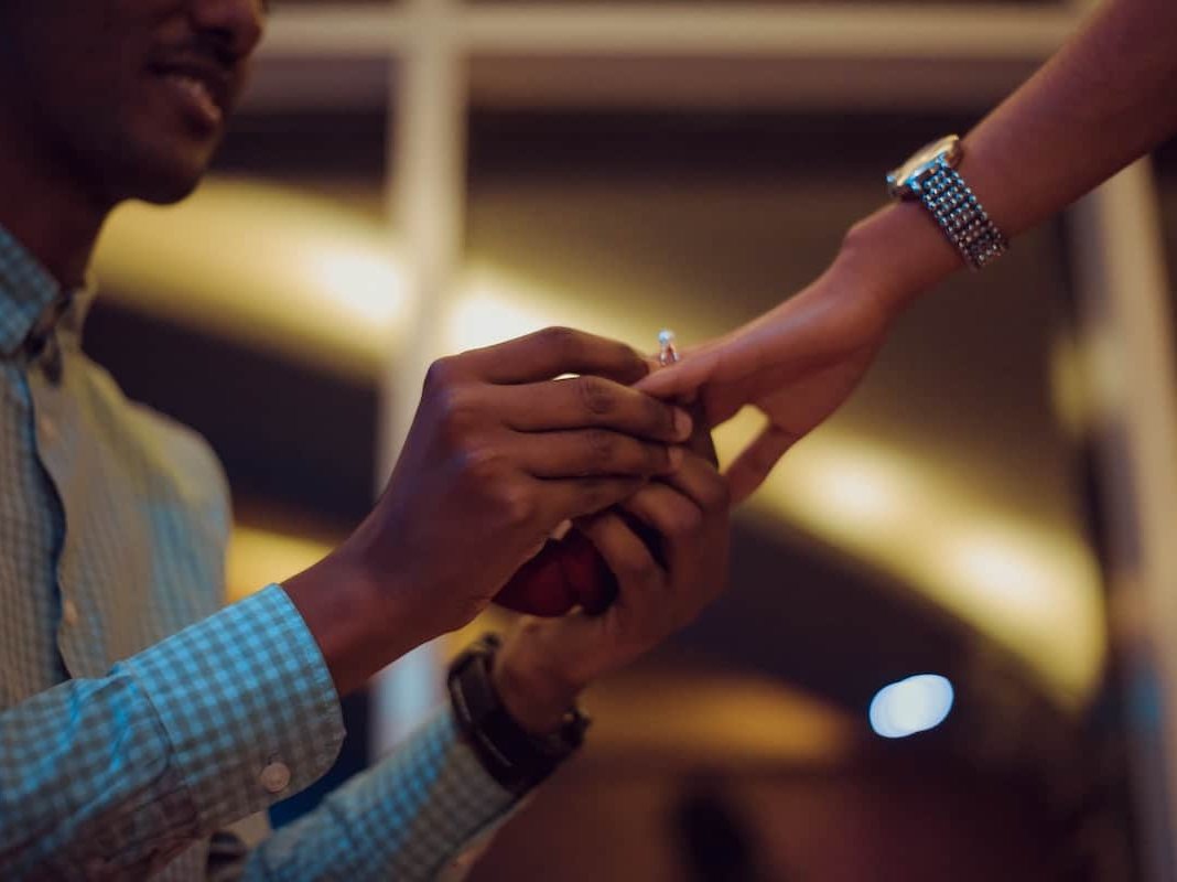 How to Pick the Best Engagement Gifts
