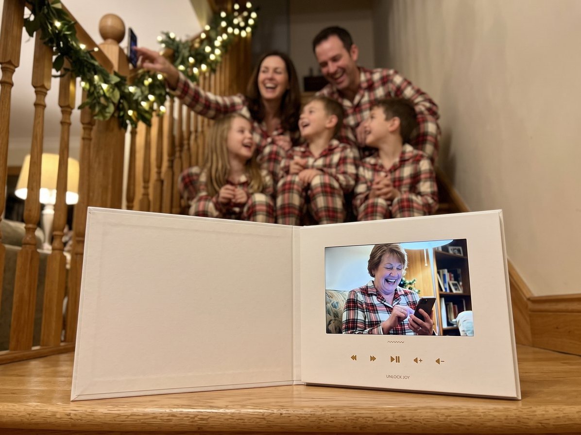 Family Xmas Photo Ideas: 16 Shots to Try (Plus a Video Version)