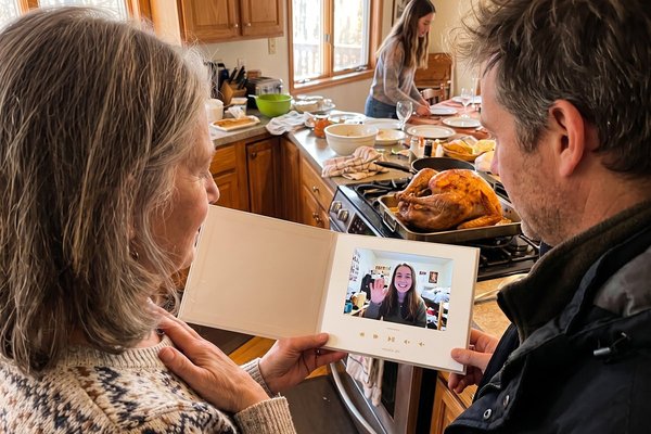 Happy Thanksgiving Family Messages: 45+ Wishes to Text, Write and Say Out Loud