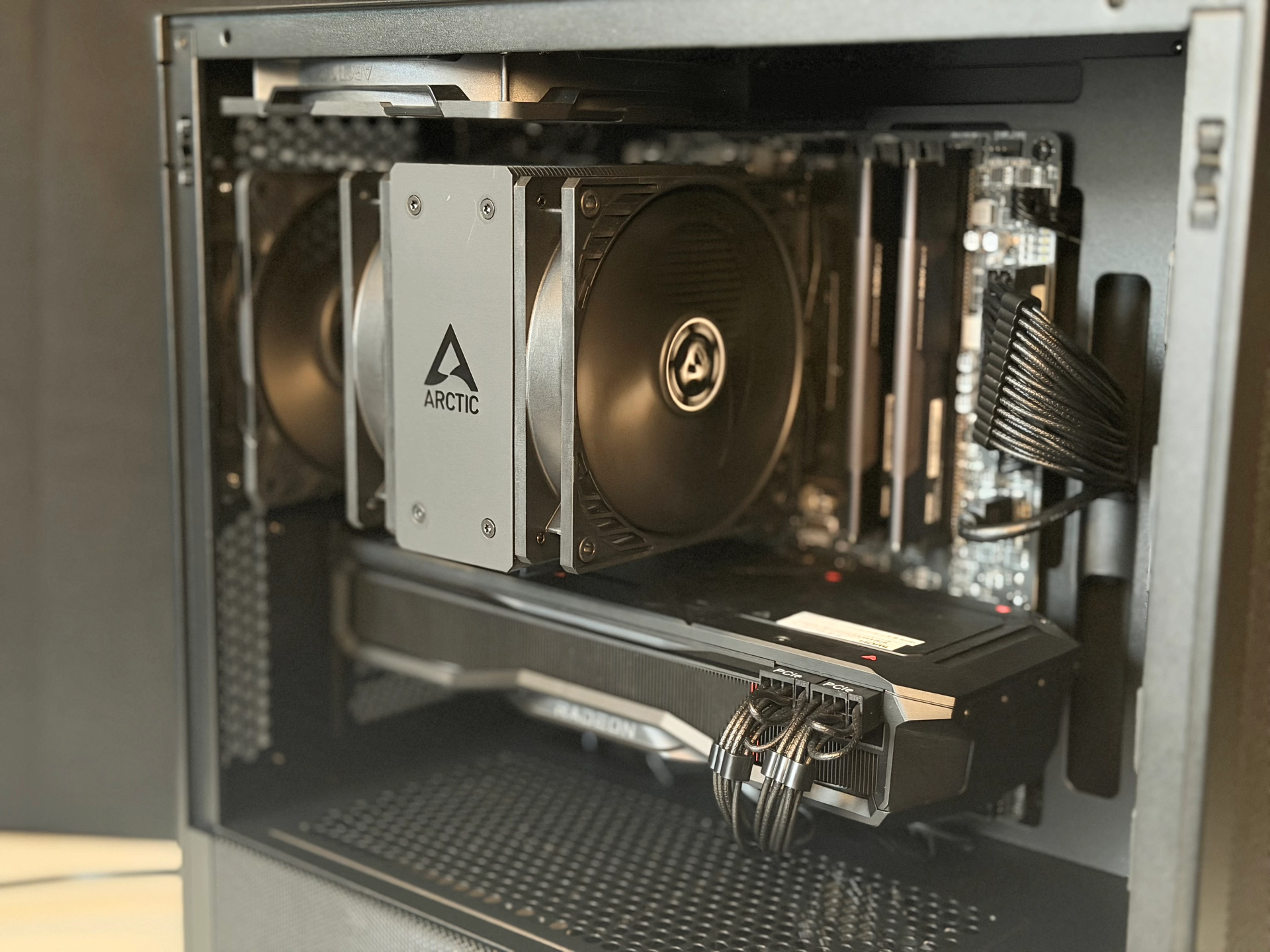 Stealth Core - RX 9060 XT 16GB — image 2